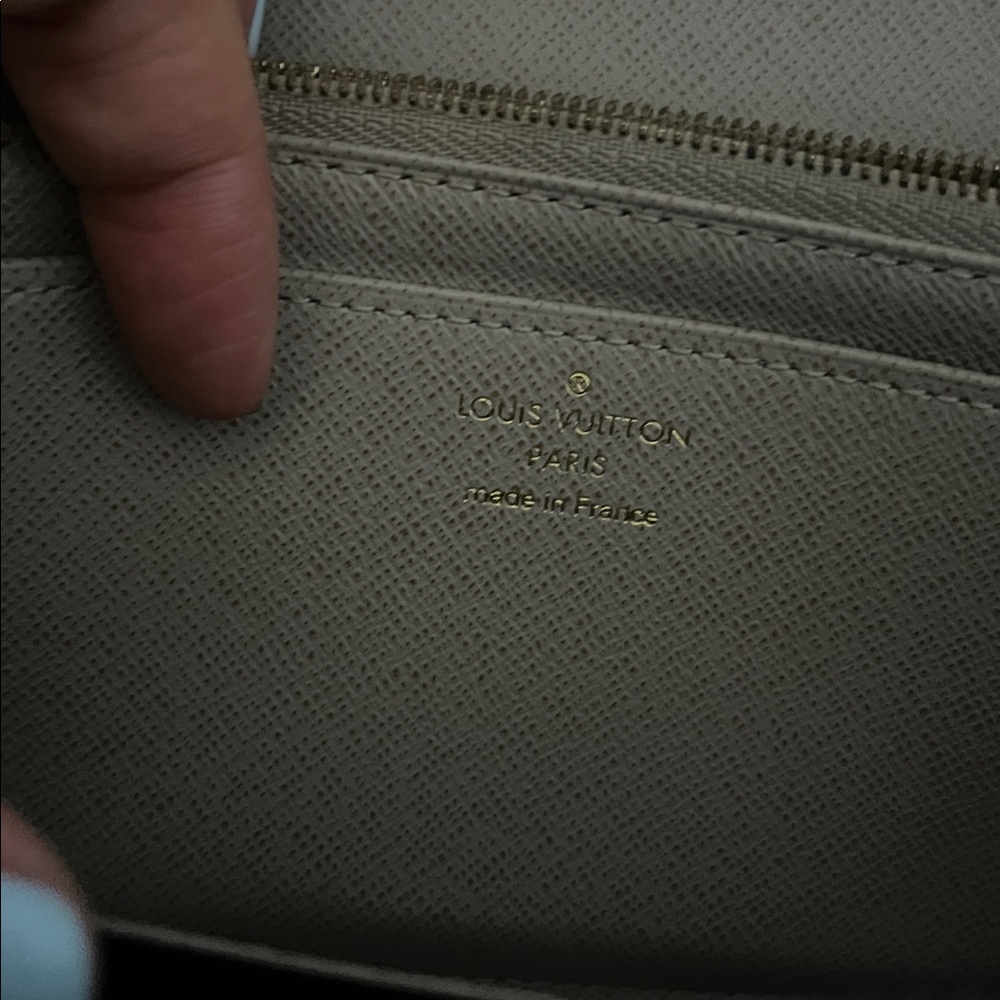 Authentic Louis Vuitton Twist Lock Wallet in Taupe with Gold Hardware LV - Picture 11 of 13